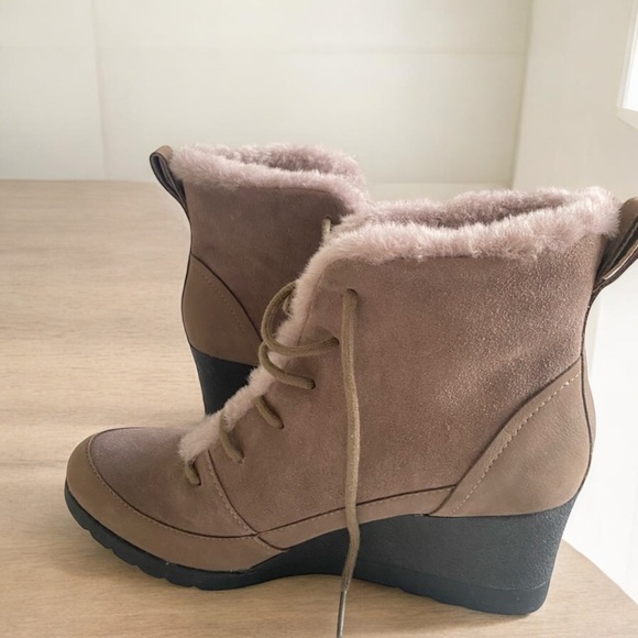 Brand New UGG Wedges - Picture 5 of 6